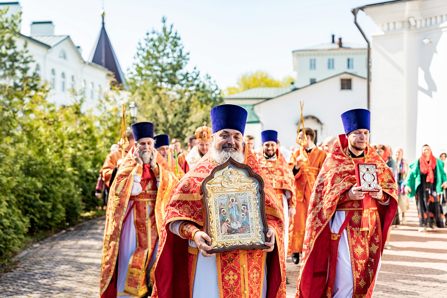 Архиерейское богослужение в Воскресенском храме города Подольска